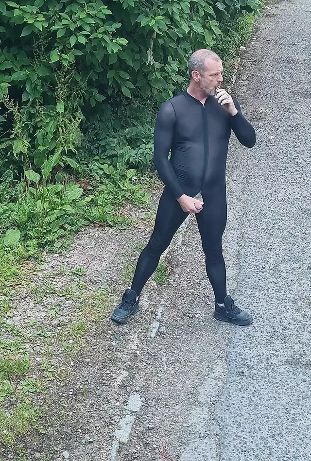Wank and cum outdoors wearing a spandex bodysuit
