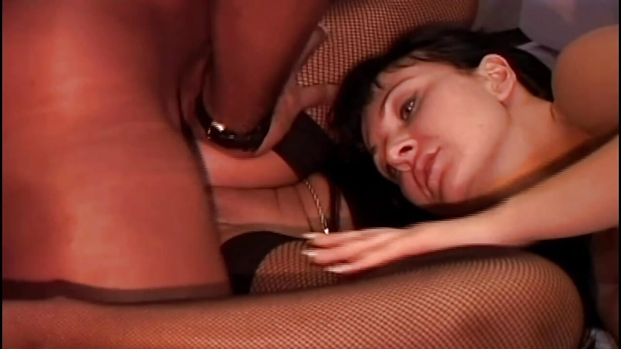 Foot Fetish Interracial Threesome with 2 Italian Sluts