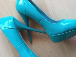 Drexflittchen cums on hot wife's high heels