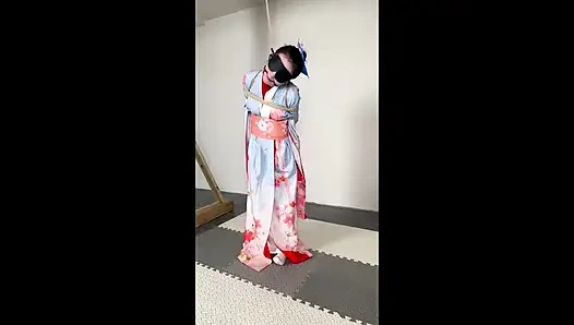 Кульминационная версия ношения кимоно в солнечный день