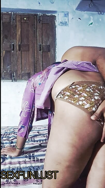 Sexy Bhabhi Richa ki hot chudai pati ke dost ne ki