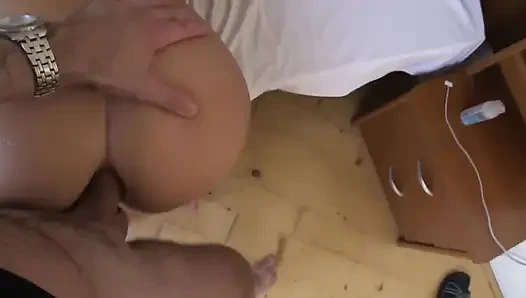 Ateşli tombul kız arkadaşla anal seks