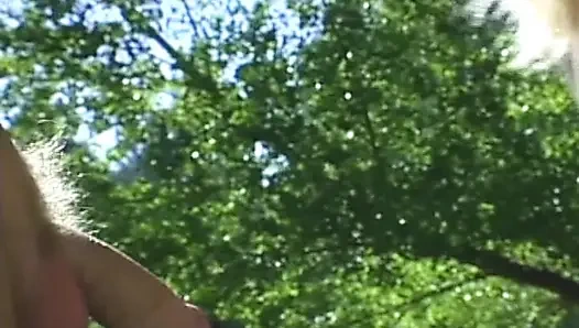 Çarpıcı sarışın sürtük anal seksten sonra bolca döl alıyor