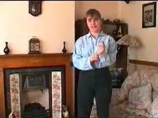 Home video - coppia inglese scopa sul tappeto