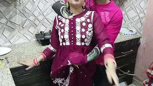 Ateşli Hintli kız sert çıplak sikişiyor