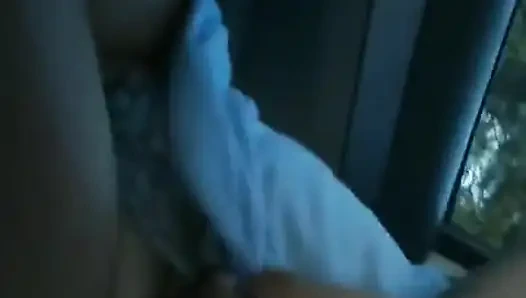 Islak amcığımı teşhir ediyor