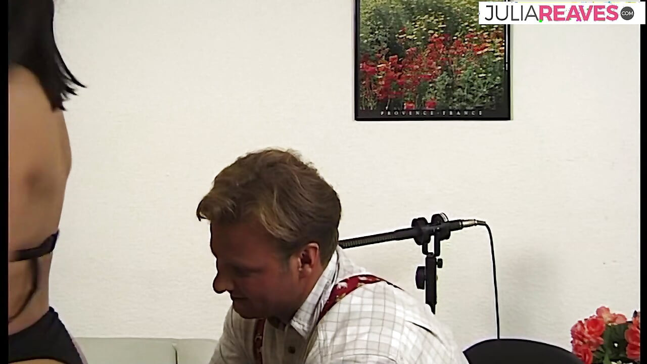 Gorąca laska jedzie potwornego kutasa do wytrysku cycków