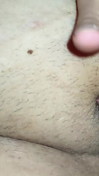 Horny gypsy girl masturbating – legs apart, fingers deep | Clip 1
