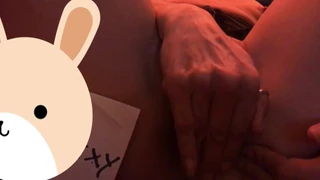 Vrouw houdt van anale plug