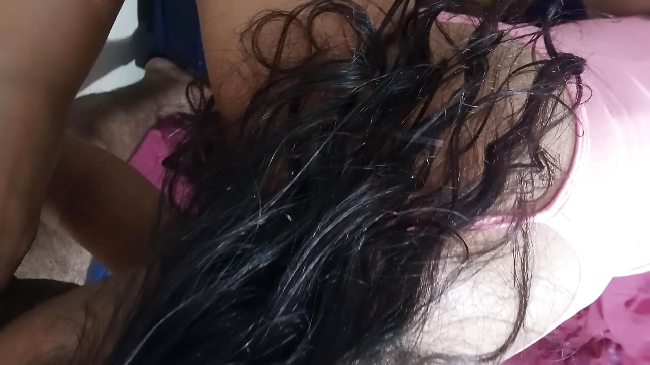 Det bedste blowjob nogensinde, kun en luder som min stedsøster kan give sådanne vanedannende blowjobs. Hendes pigtails ser provokerende ud på hende.