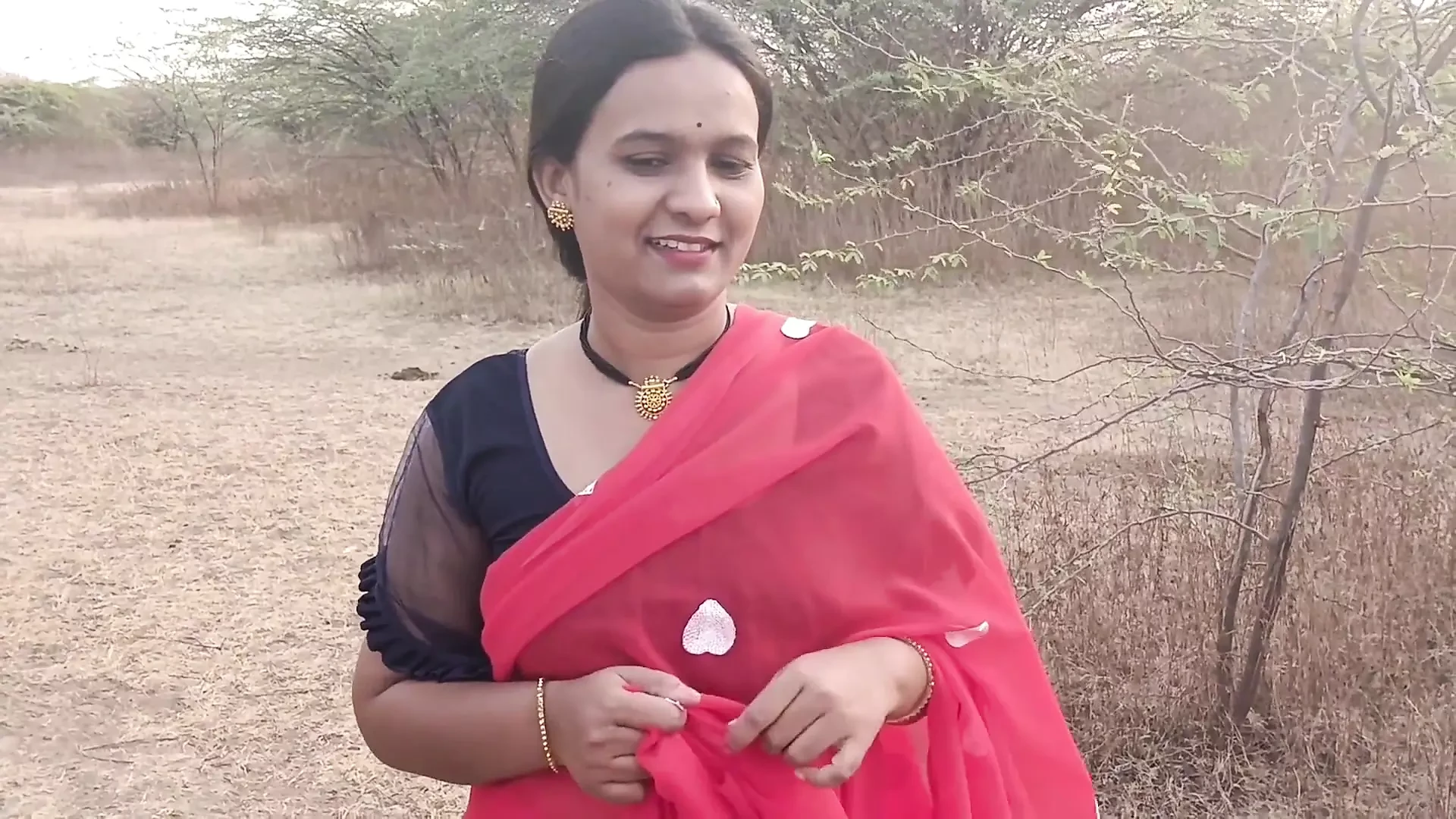 Desi inderin marathi Kavita Vahini Fickt mit freund im Dschungel