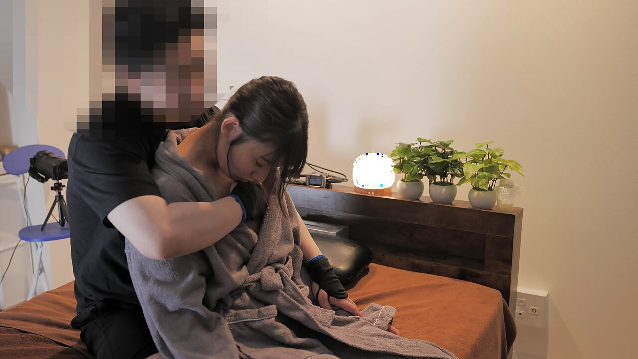 No Acting Real Sensual Massage to a Former Top Japanese Cheerleader