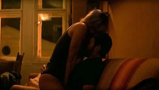 Сцена секса с Jennifer Lawrence из скандальной планеты 'Красный воробей'