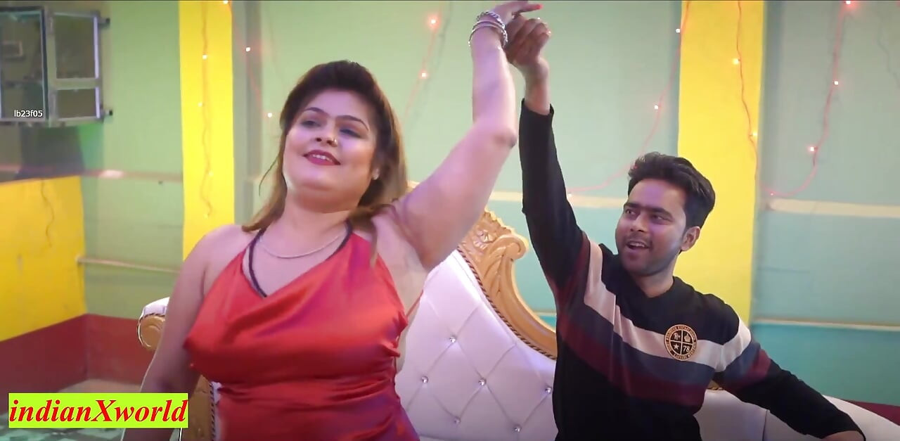 Office Boss fucking my Beautiful Girlfriend! Indian Boss Sex