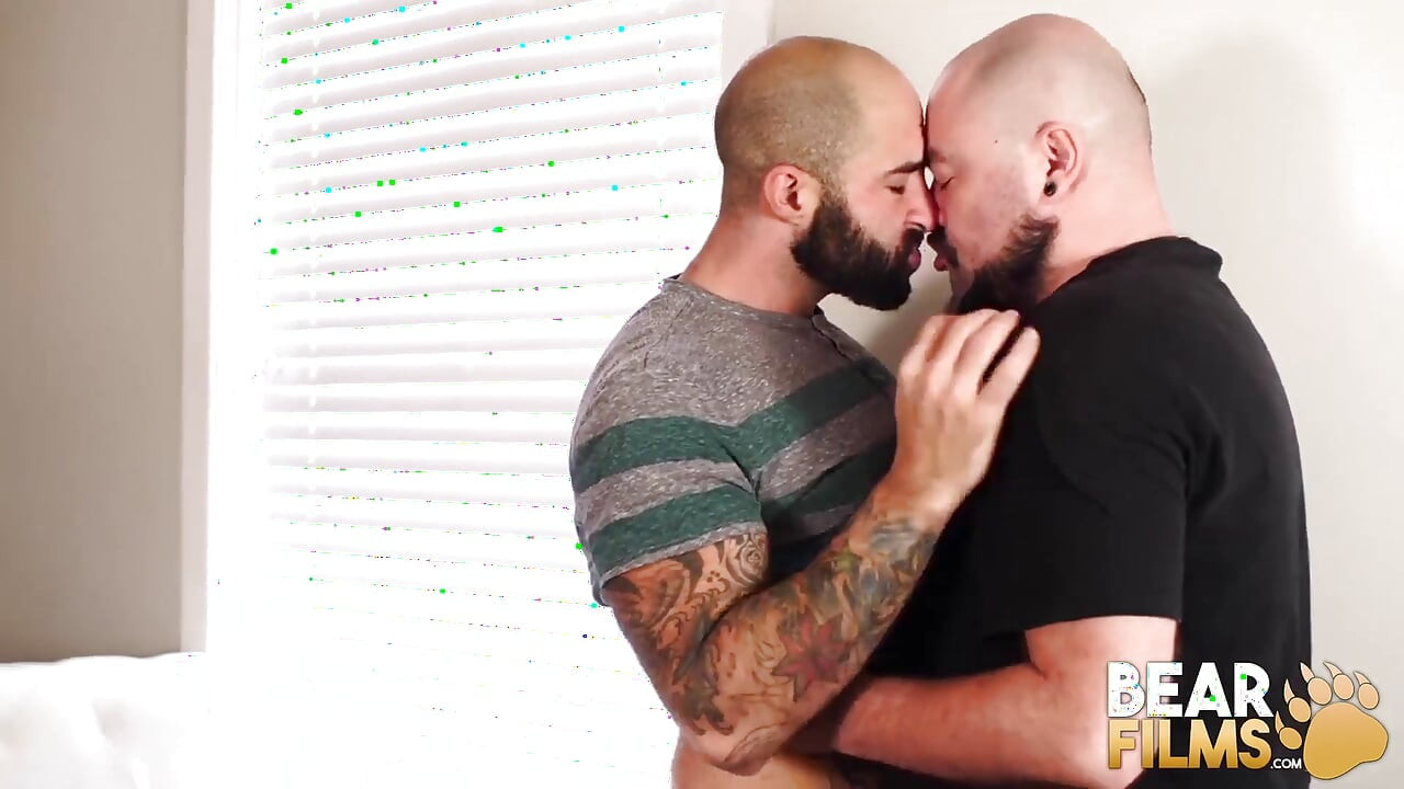 BEARFILMS - Atlas Grand hammers cumslut Bear Sillien