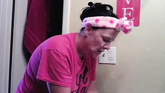 Facial scrubbing washing secret