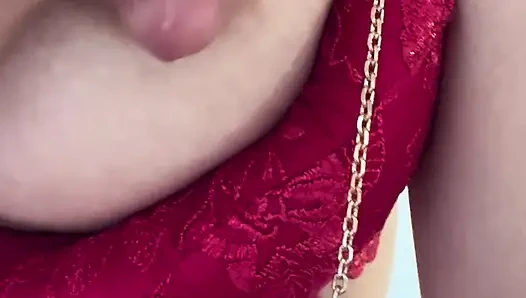 İçimde sert bir yarak varken göğüslerim sızdırılıyor