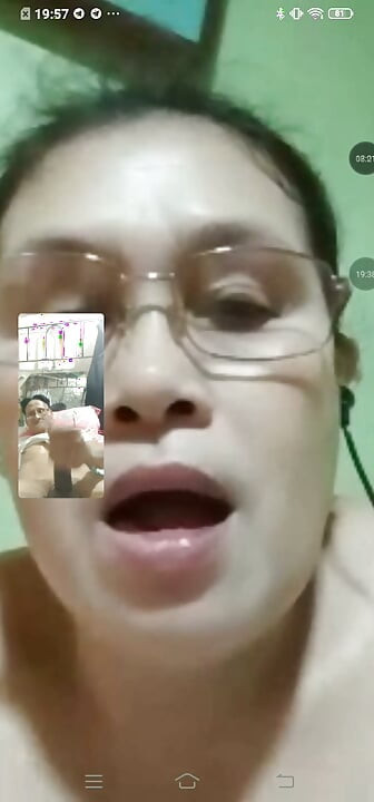 핑크빛 보지가 크림처럼 흘러내리며 맛있는 오르가즘을 느끼네!