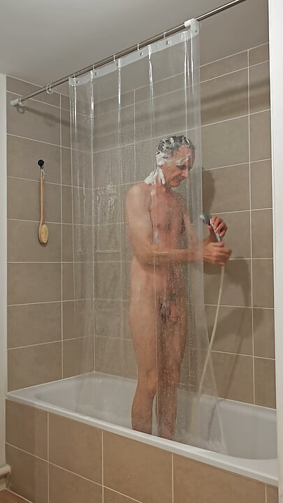You are in the bathroom. Look at what you see.