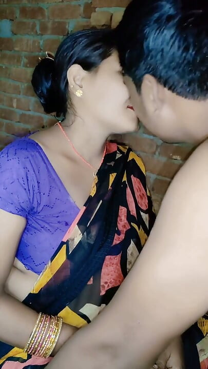 Desi Married Girlfriend in Saree Was Fucked Hard by Boyfriend in Hindi Audio