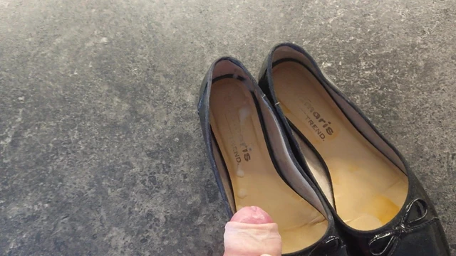 Cum over her well worn flats