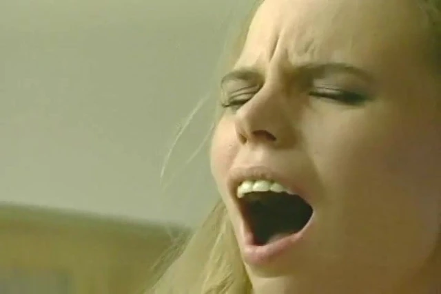 Keri Downs Riding a Sybian till she Squirts