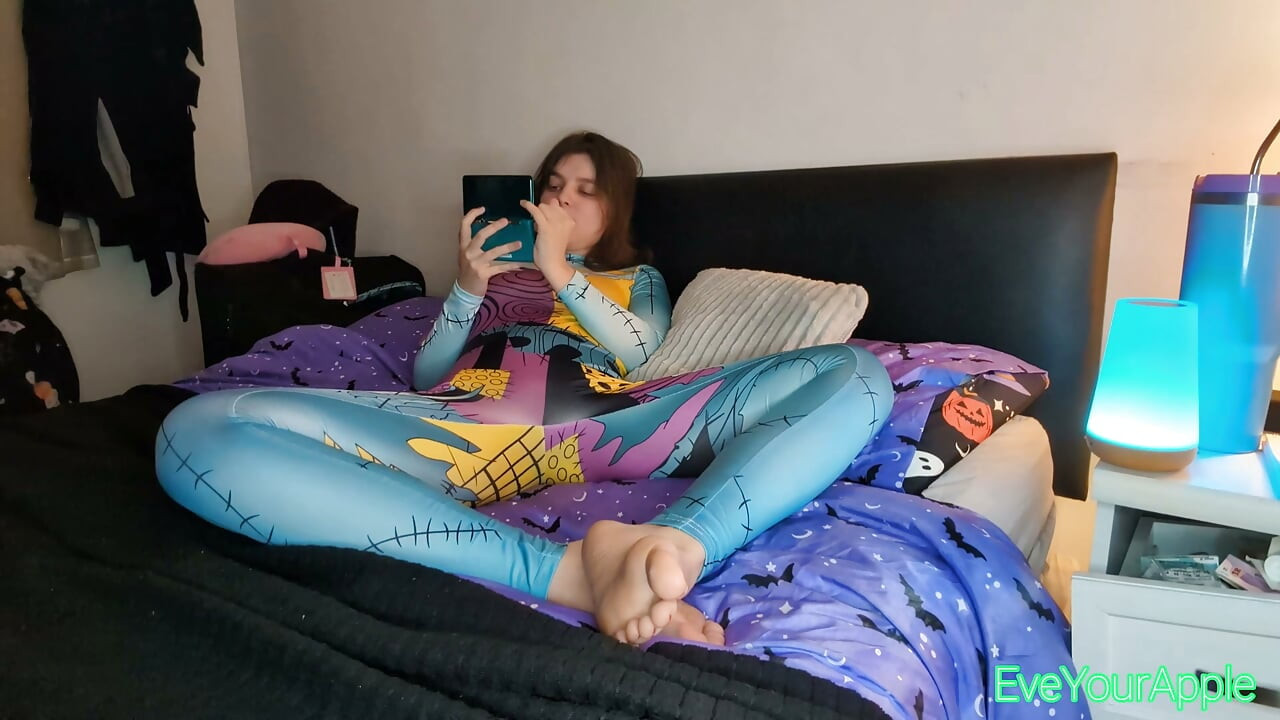 Barefoot Sally Gaming & Ignoring You