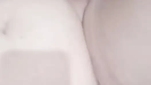 Adik ipar tiri dientot di perayaan ulang tahunnya yang bahagia.