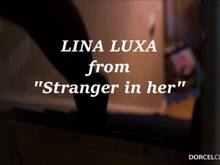 Filmtrailer: Lina Luxa von einem Fremden in ihr