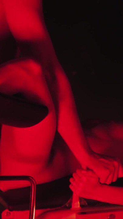 Wunderschöne brünette wird von einem Fremden im Club gefickt - Glory Hole | Clip 2