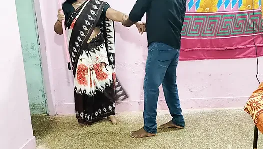 Ateşli Asyalı hizmetçi patronundan dölleniyor