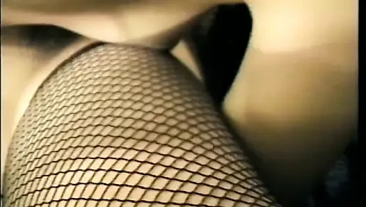 Cewek hot rambut cokelat lagi asik fingering dan jilat memeknya dengan penuh semangat