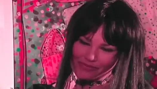 Zum Squirting-Fountain auf öffentlicher treppe gefingert