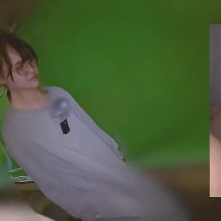 연약한 상속녀의 열기는 자연스럽고 풍부한 아름다움으로서 위험한 임시 부스 안에서 따뜻한 입 안의 지지를 제공합니다.