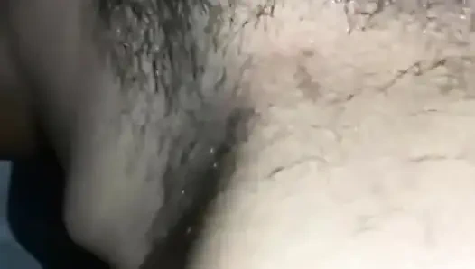 Gadis hot desi mandi dan colok memeknya sendiri