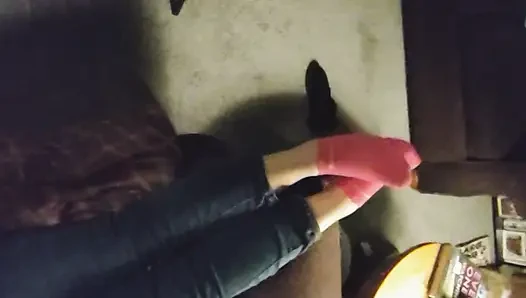 Nike si cewek dengan kaus kaki seksi lagi asik footjob dengan kaus kaki pink - kaus kaki biru dengan kaus kaki warna biru