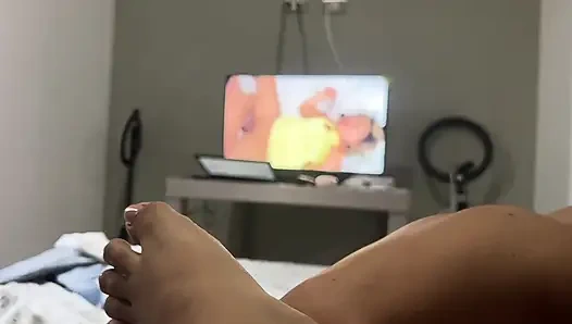 Inilah yang terjadi jika Anda menonton film porno dengan saudara tiri Anda