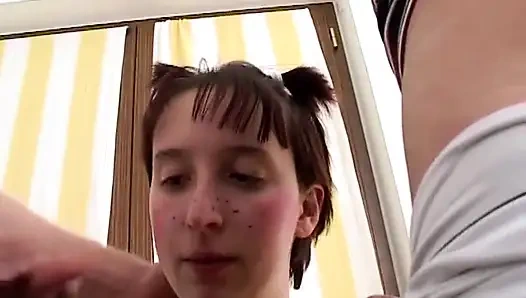 Süßes teen findet harte schwänze zum lutschen - DVD