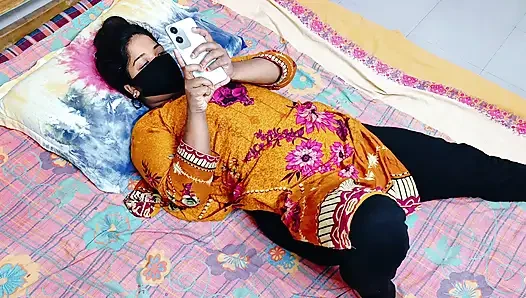 Hintli bangla genç kız ateşli mastürbasyon yapıyor