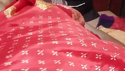 Madani'm kırmızı sari giyiyor olsaydı, yalnızken bana gelir ve onu parmaklamamı isterdi.