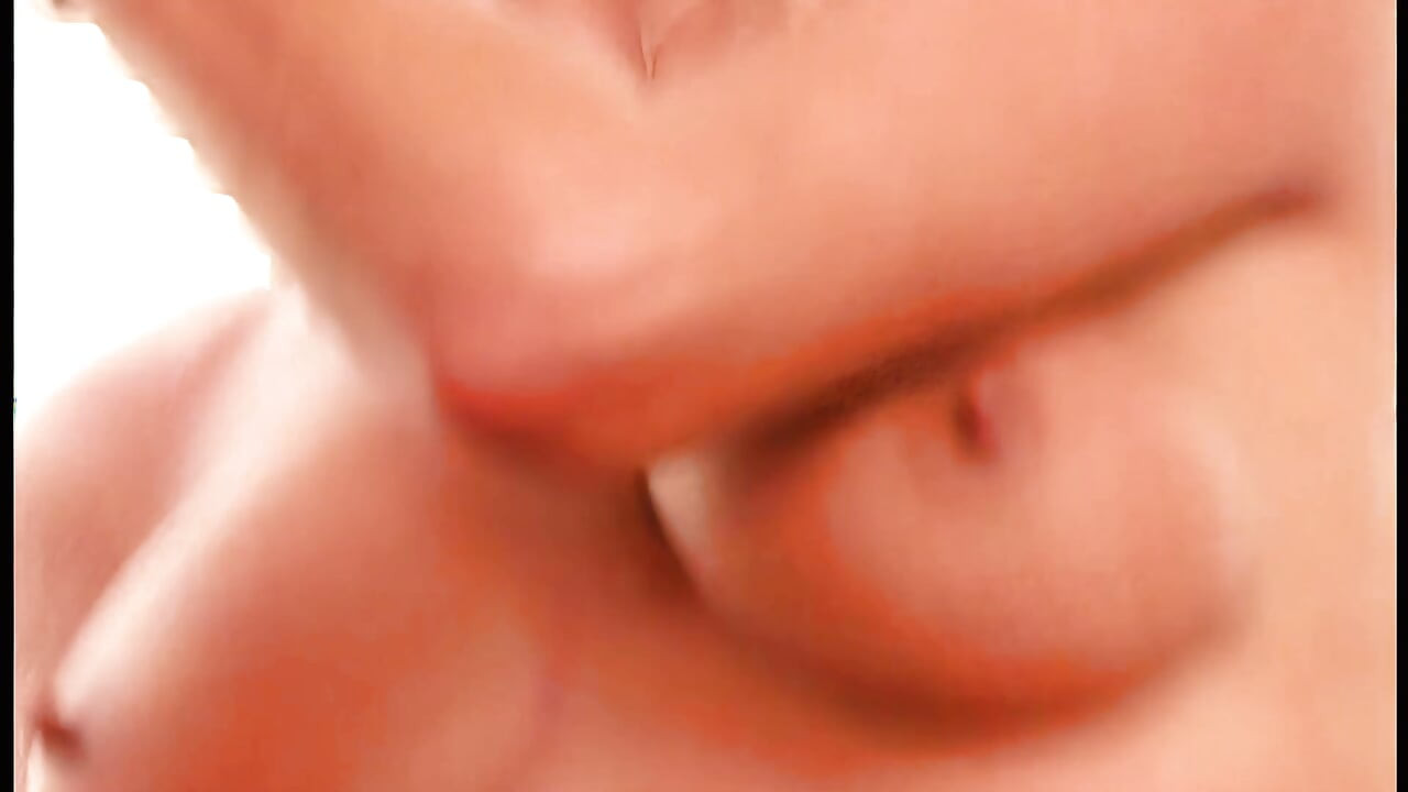 MILF blonde kongkek bertiga