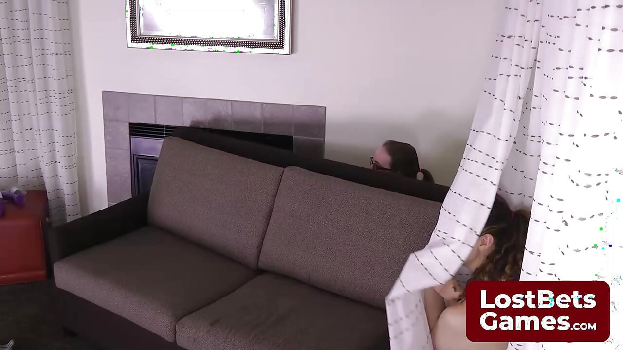 Strip Dreidel vărsând haine cu fiecare scrisoare ebraică