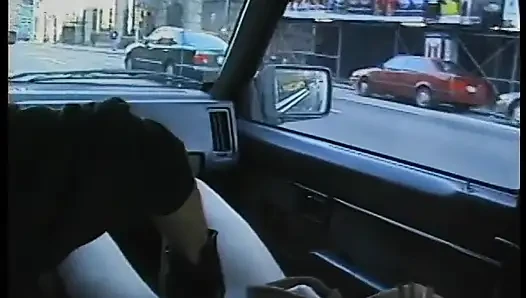 Şehir trafiğinde onu arabada küçük düşüren sapık ile banliyö kızıl saçlı araba sikişiyor