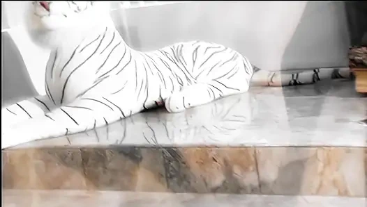 Azgın seksi kız dildoyla mastürbasyon yapıyor ve götten sikiliyor