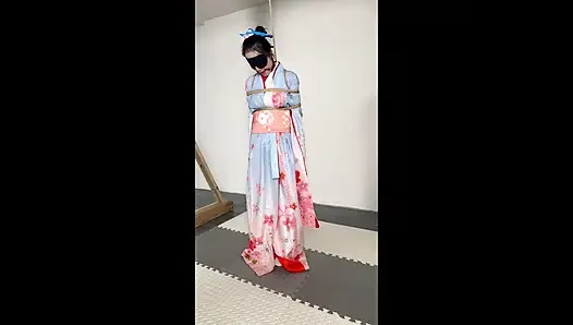 The Climax Version of Wearing a Kimono on a Sunny Day