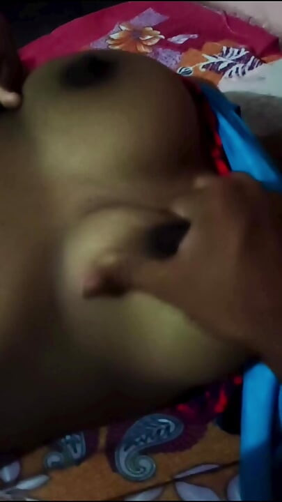 Apna bhabhi ko ghar me bolay pore rate chodaiy kiya