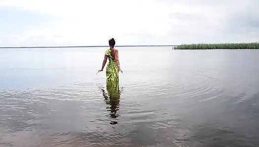 Русалка танцует