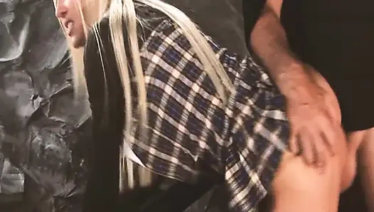 Altın orta yaşlı seksi kadınlar sahne-4 iç çamaşırlı büyük memeli sarışın ve esmer bir yarağı paylaşıyor ve boşalıyor