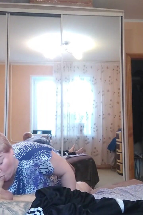 Soacra ia o muie, apoi face sex în diferite culori 1