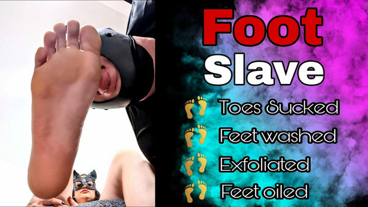 Une esclave aux pieds femdom adore les pieds sexy de miss Raven. entraînement, zéro flr, massage à l'huile, succion des orteils, bas, bondage, bdsm, bâillonnement